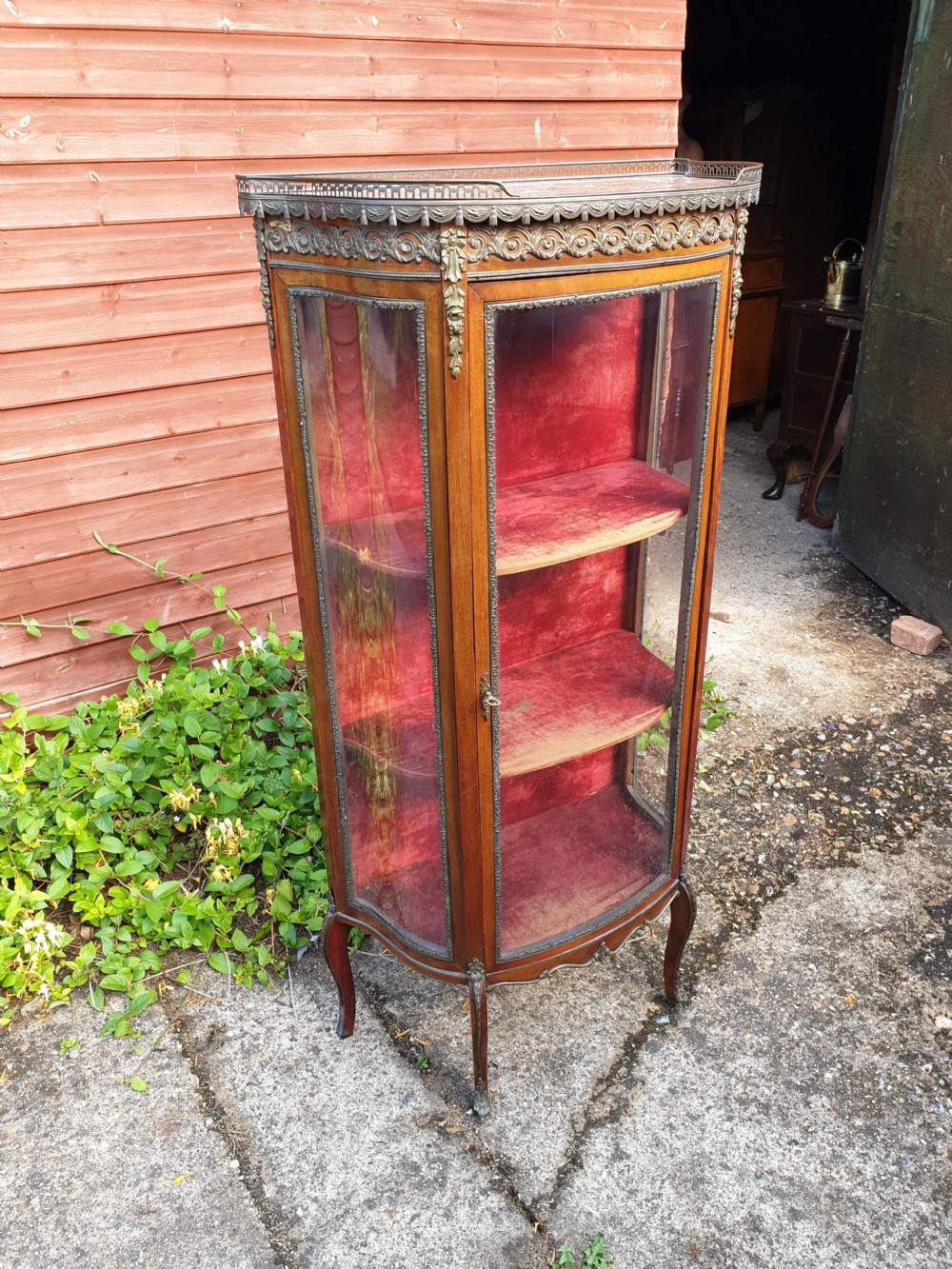 Gilt metal mounted display Vitrine  View III