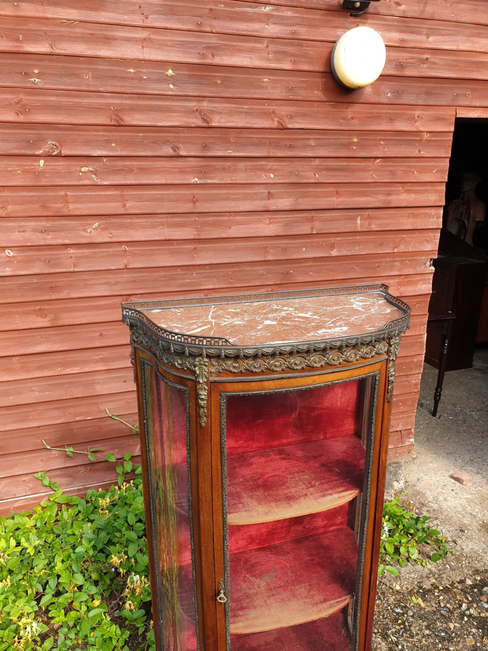 Gilt metal mounted display Vitrine  View IV