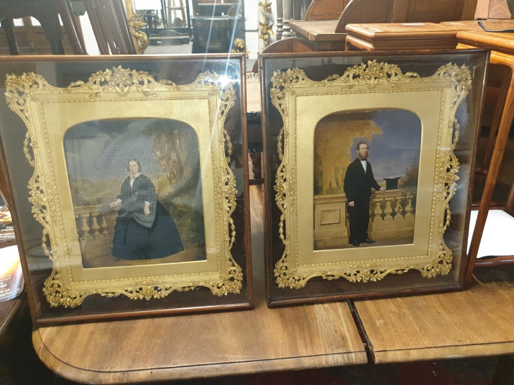 Pair of exquisite 19th century gilt frames. View II