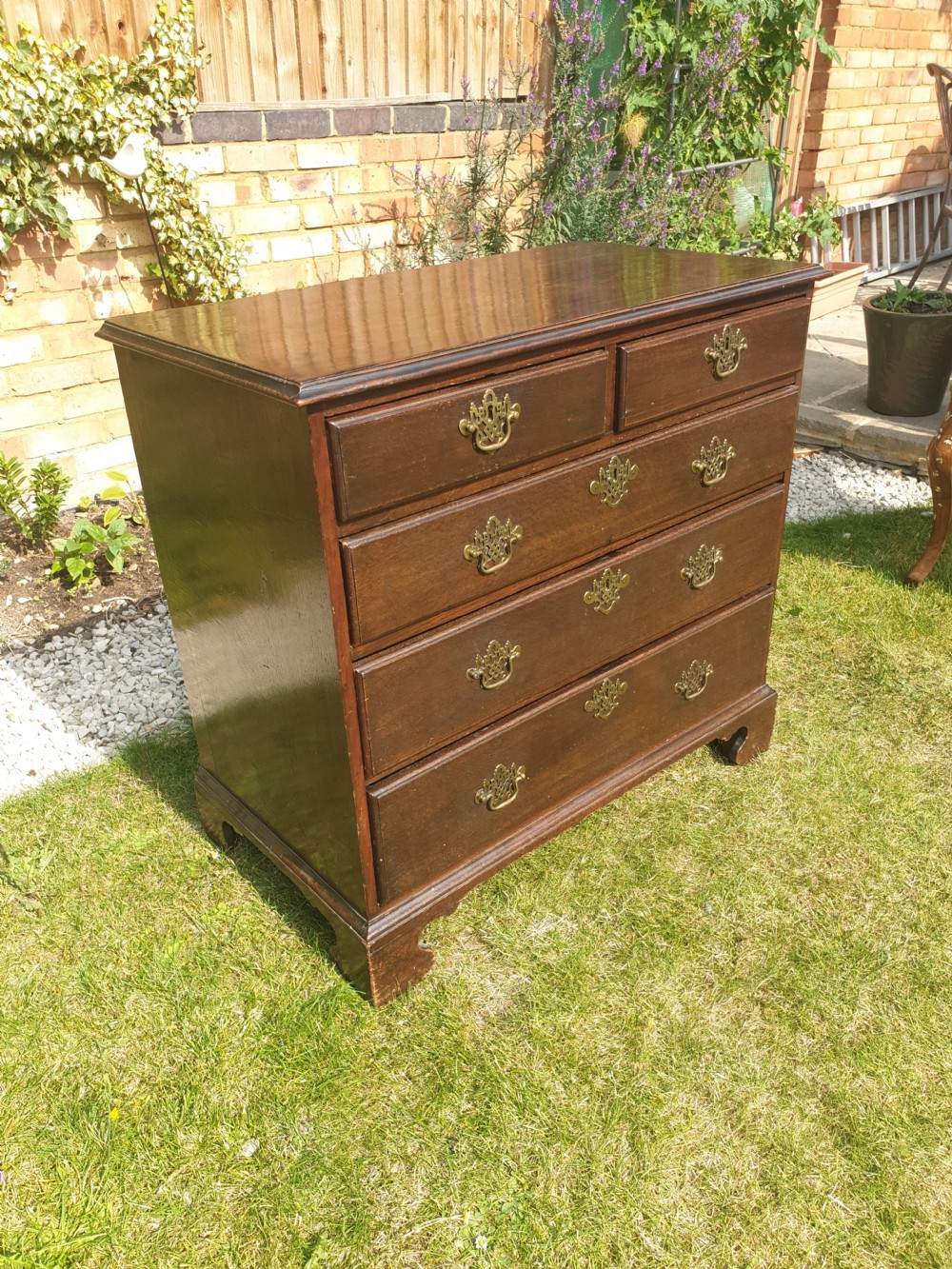 Antique compact oak chest of drawers View II