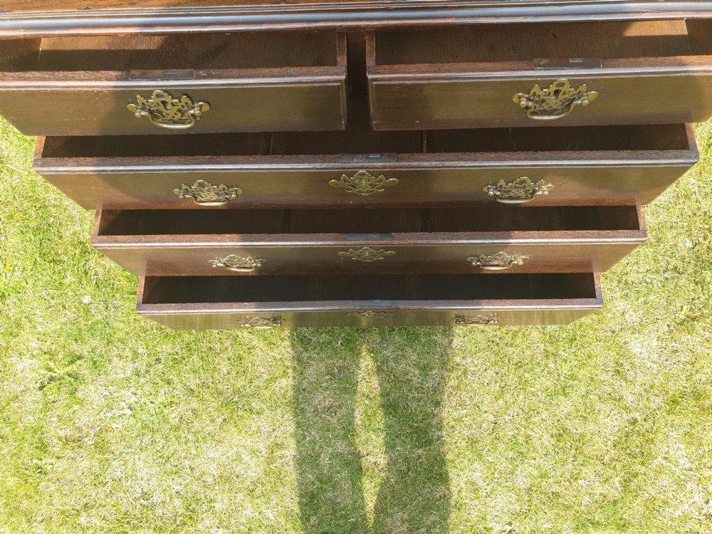 Antique compact oak chest of drawers View IV