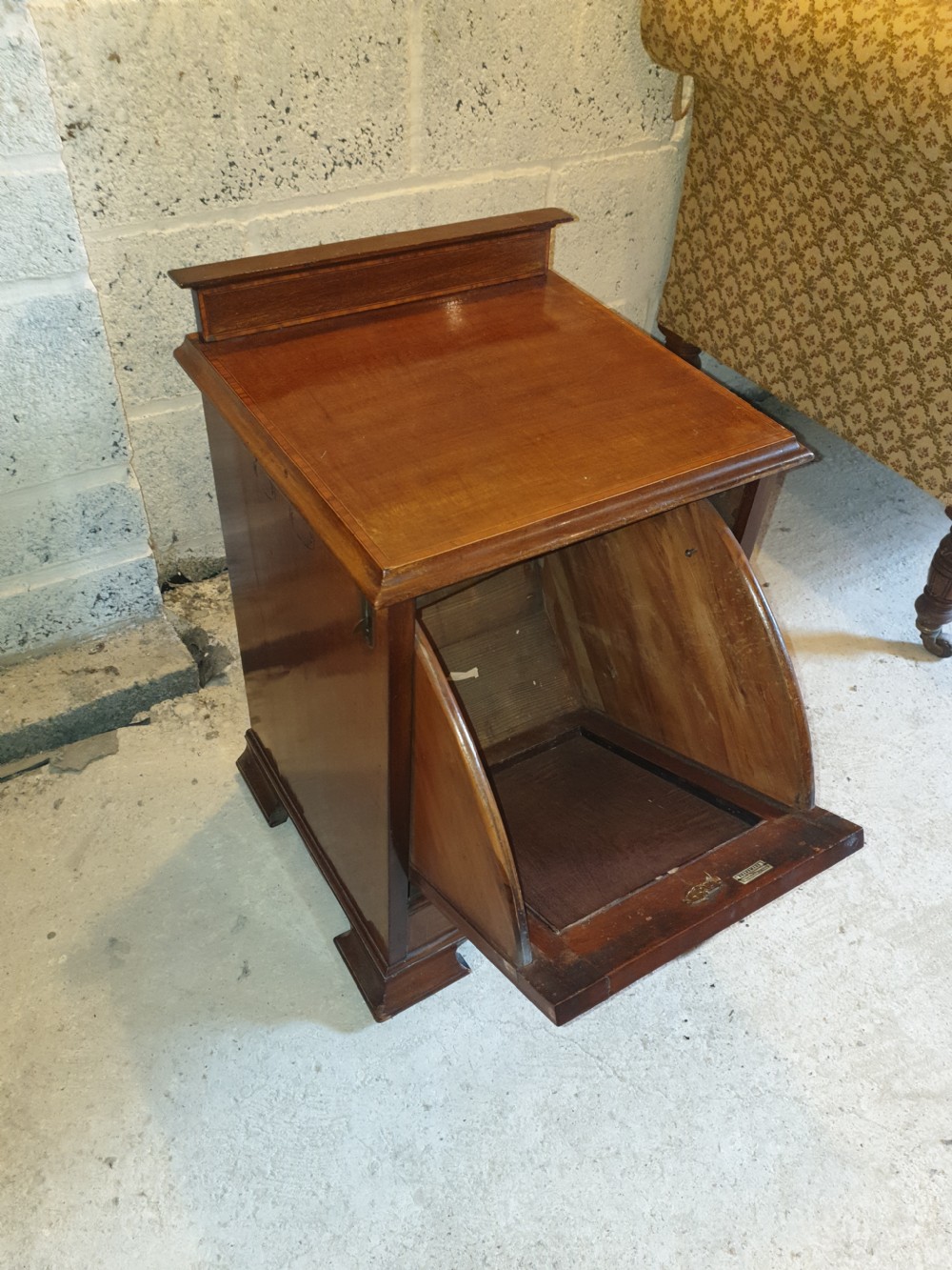Edwardian inlaid mahogany coal purdonium   View II