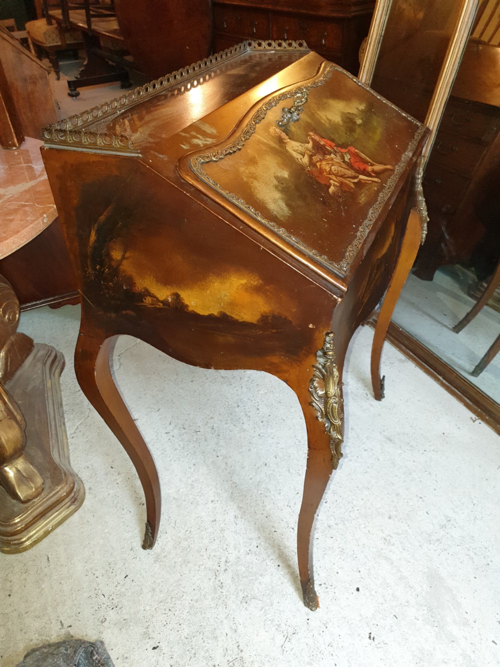 Decorative bureau de dame View V