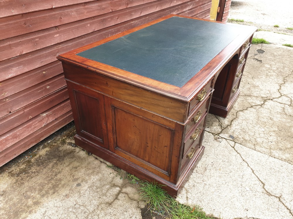 Large Late Victorian mahogany pedestal desk View III