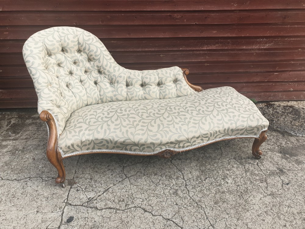 Victorian spoon back chaise longue  View II