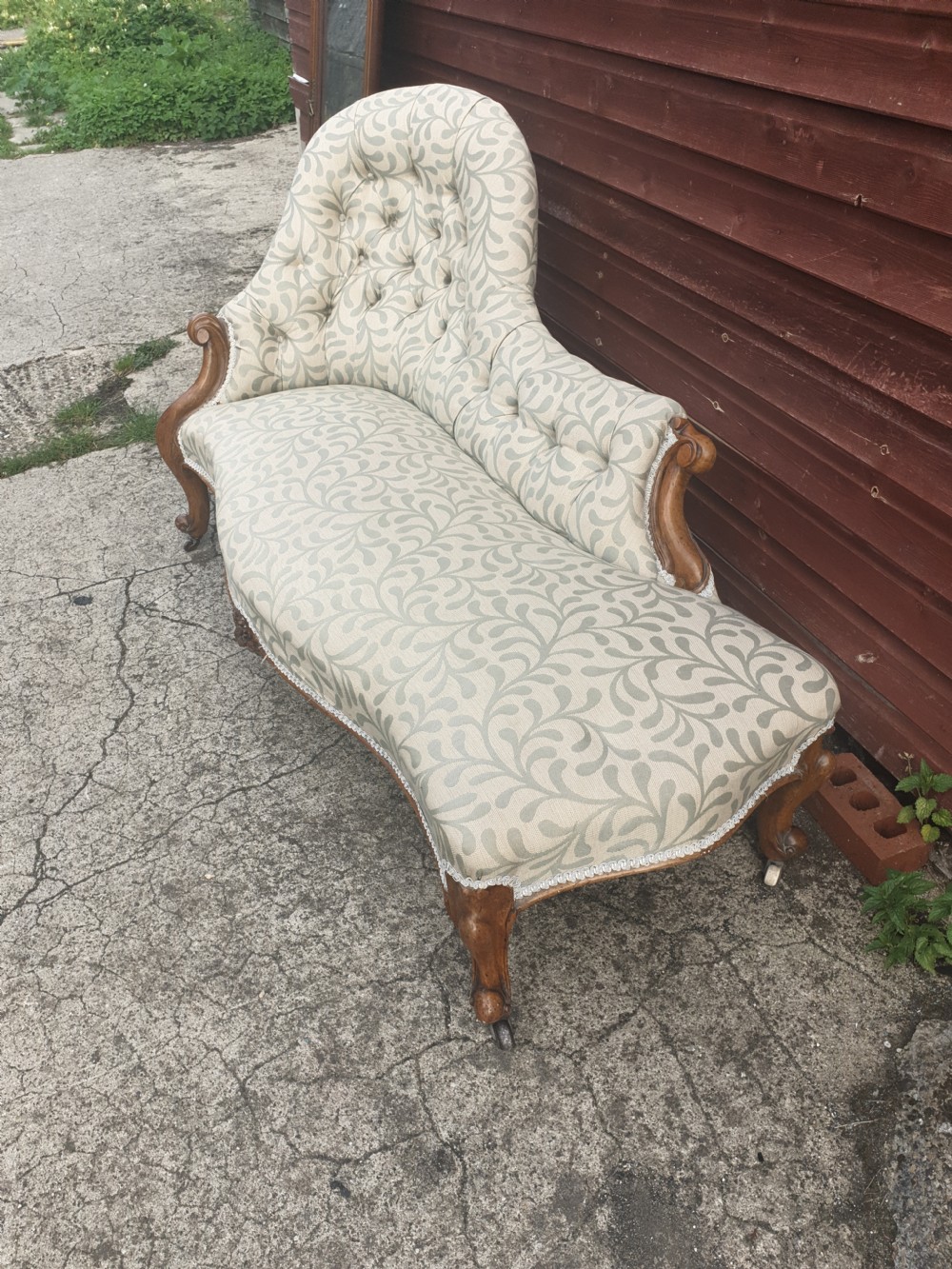 Victorian spoon back chaise longue  View III