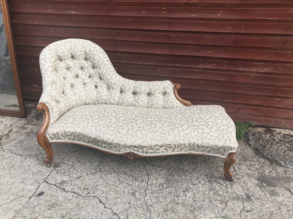Victorian spoon back chaise longue  View IV