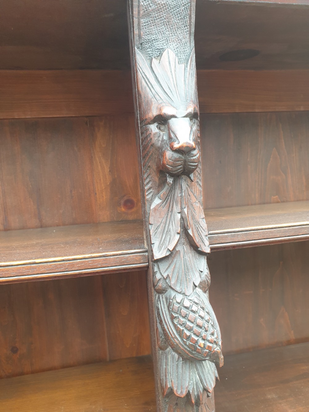 Neat carved 