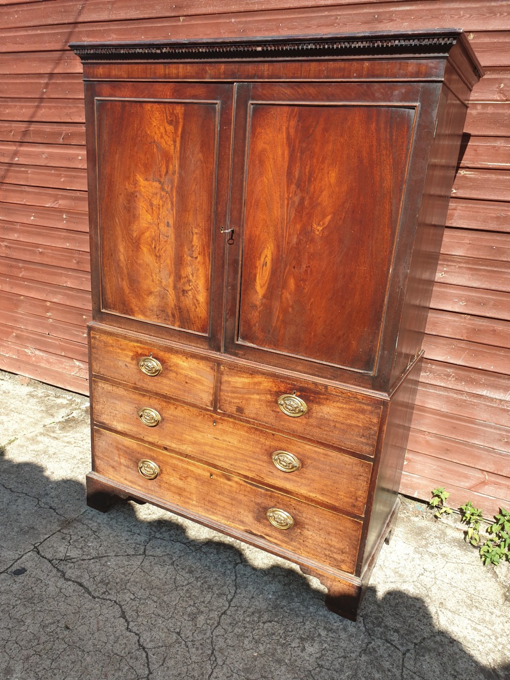 Late 18th century Georgian mahogany linen press. 