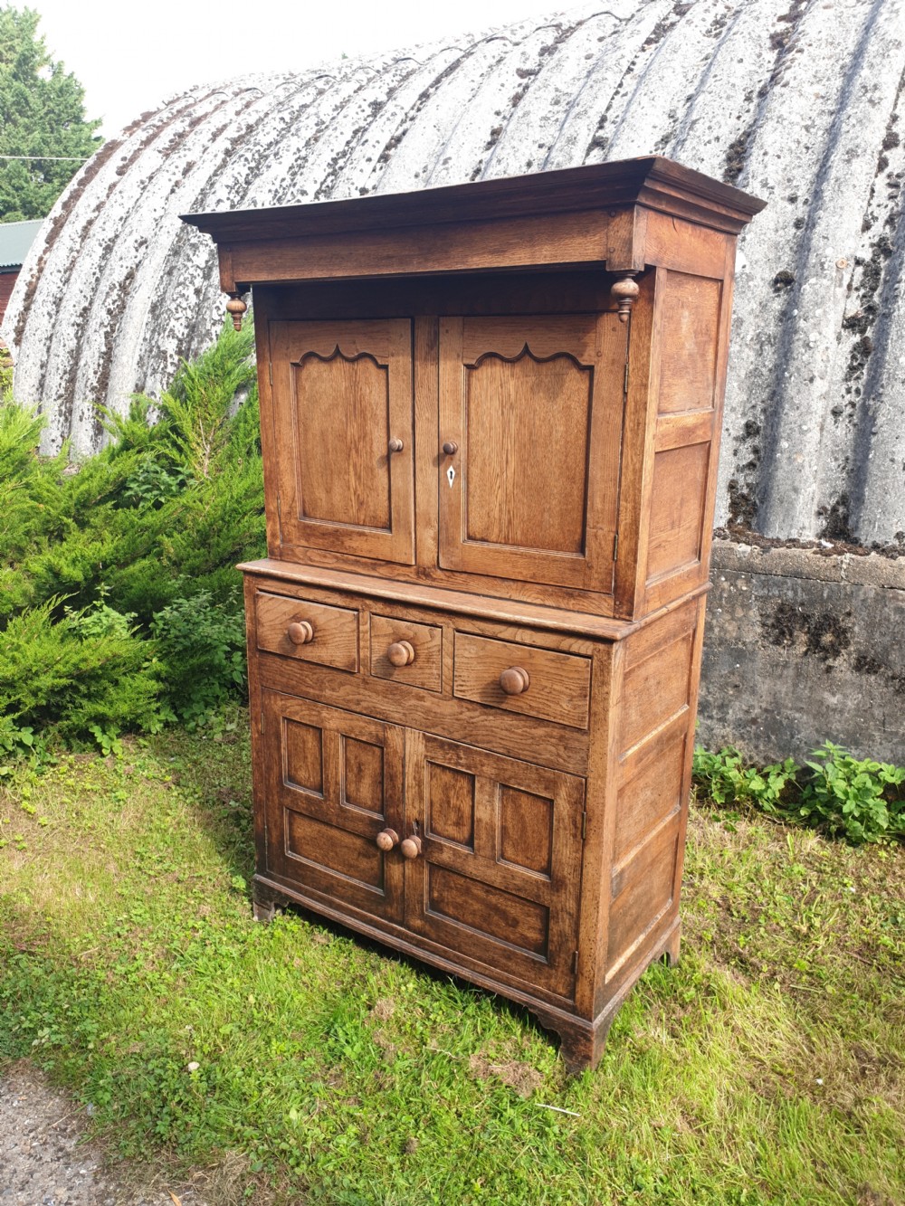 Early Victorian Welsh oak 2 part cupboard. 