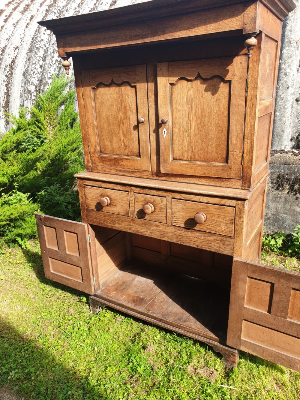 Early Victorian Welsh oak 2 part cupboard.  View III
