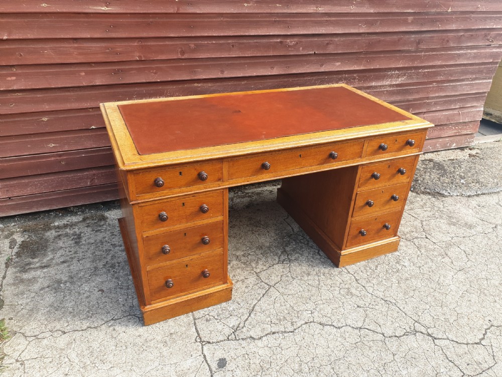 Victorian oak kneehole pedestal desk 
