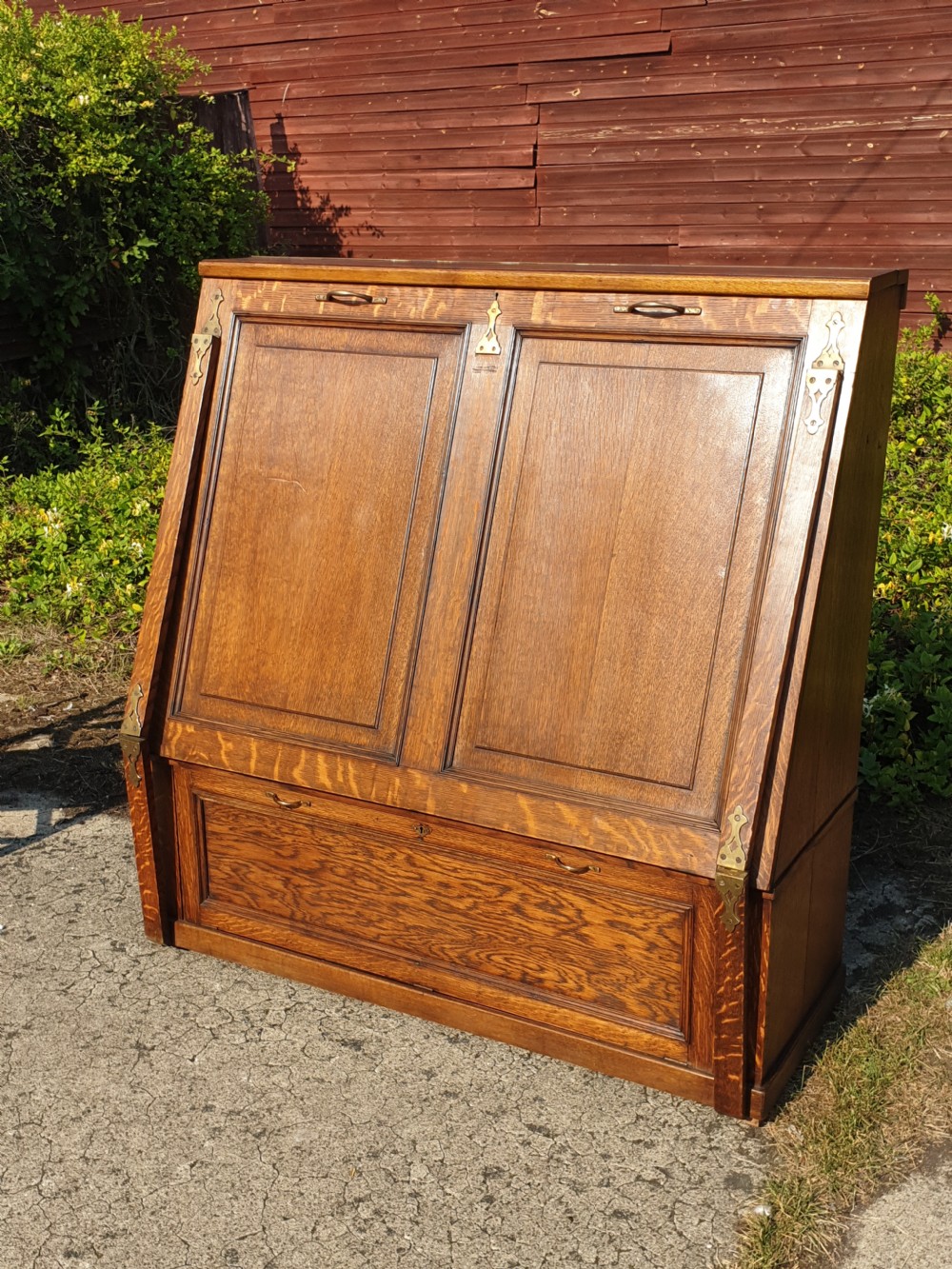 Large Late Victorian library folio stand. View V