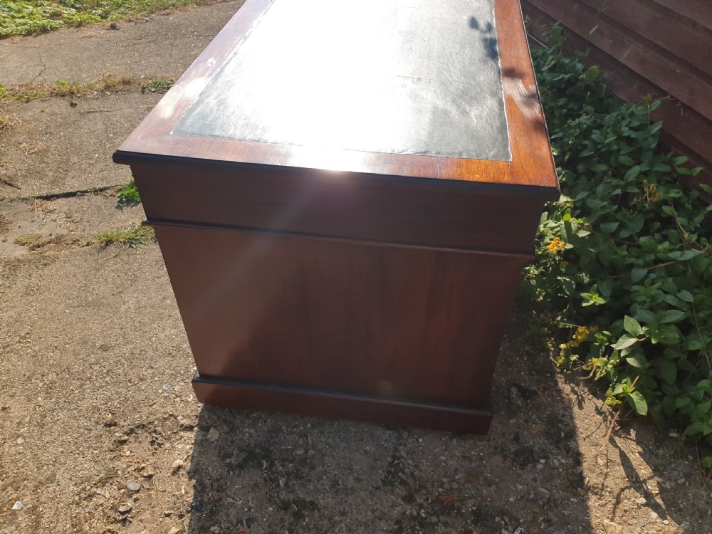 Late Victorian mahogany kneehole pedestal desk  View III