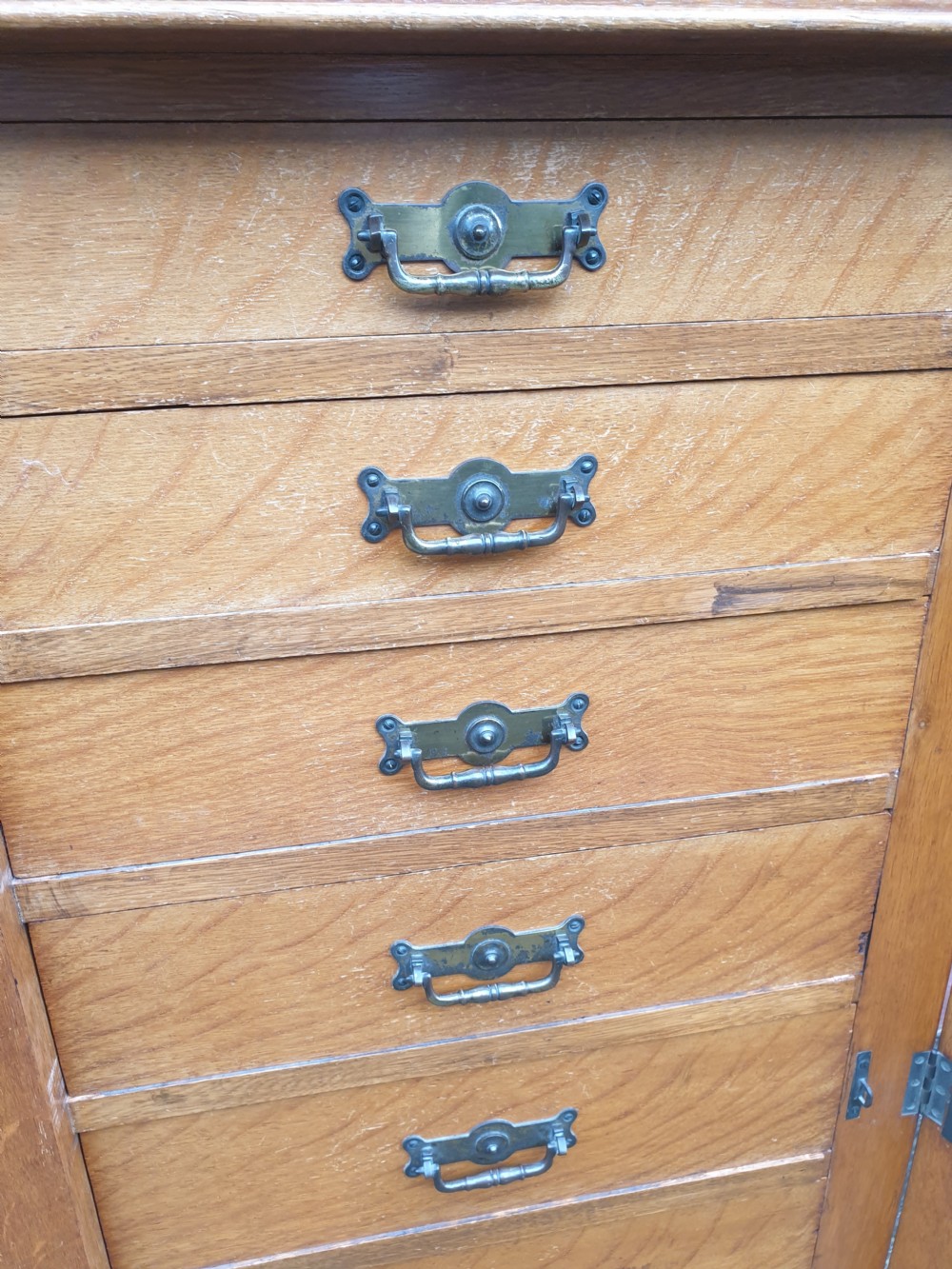Victorian oak 8 drawer Wellington chest View II