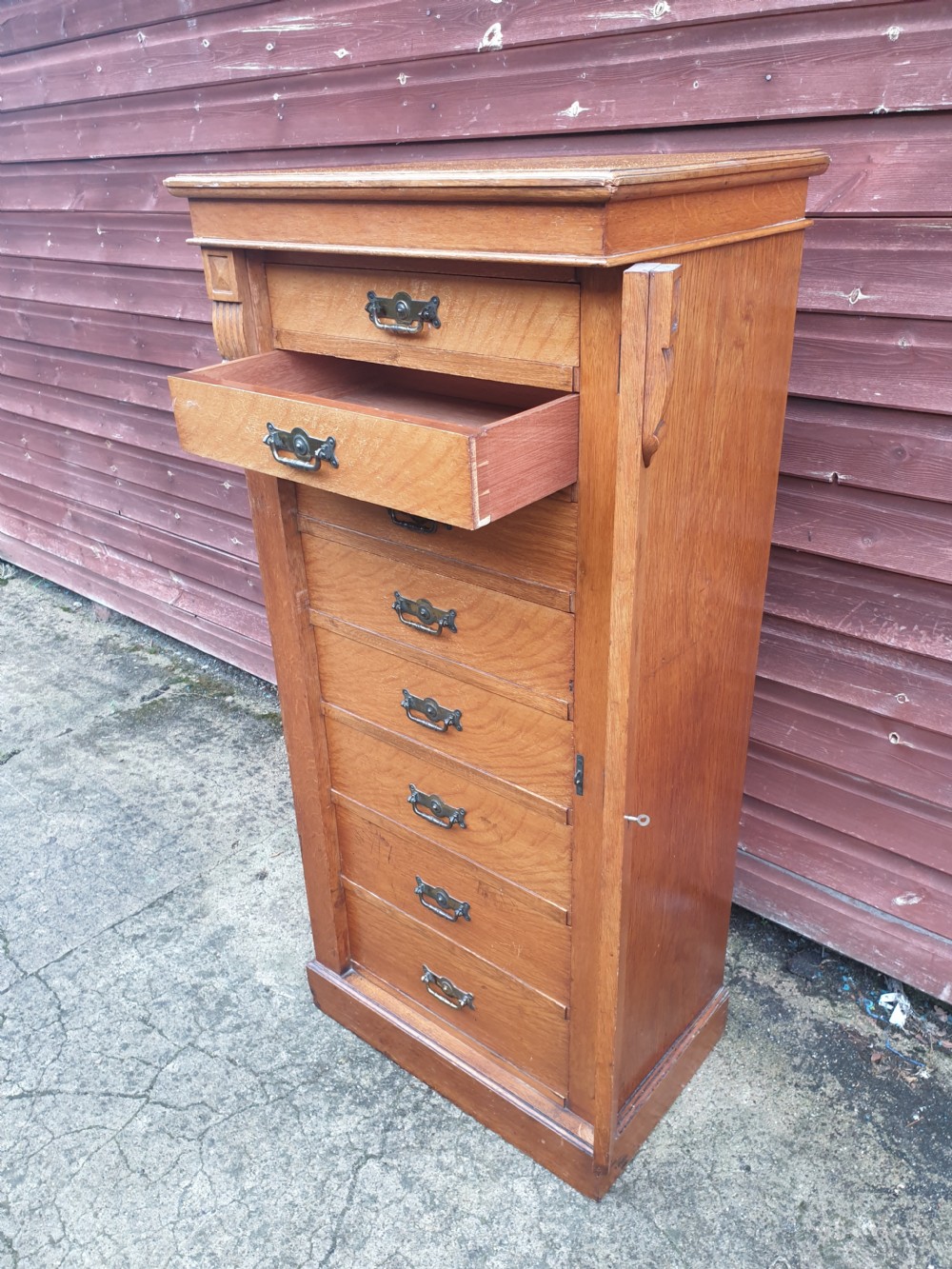 Victorian oak 8 drawer Wellington chest View V