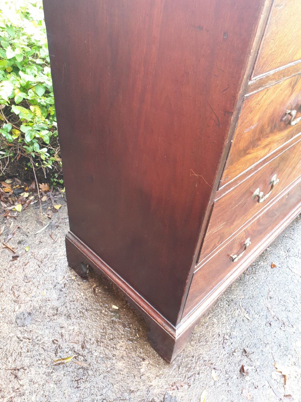 Late Georgian mahogany chest of drawers.  View IV
