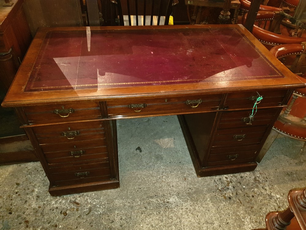 Late Victorian kneehole pedestal desk with makers stamp. 