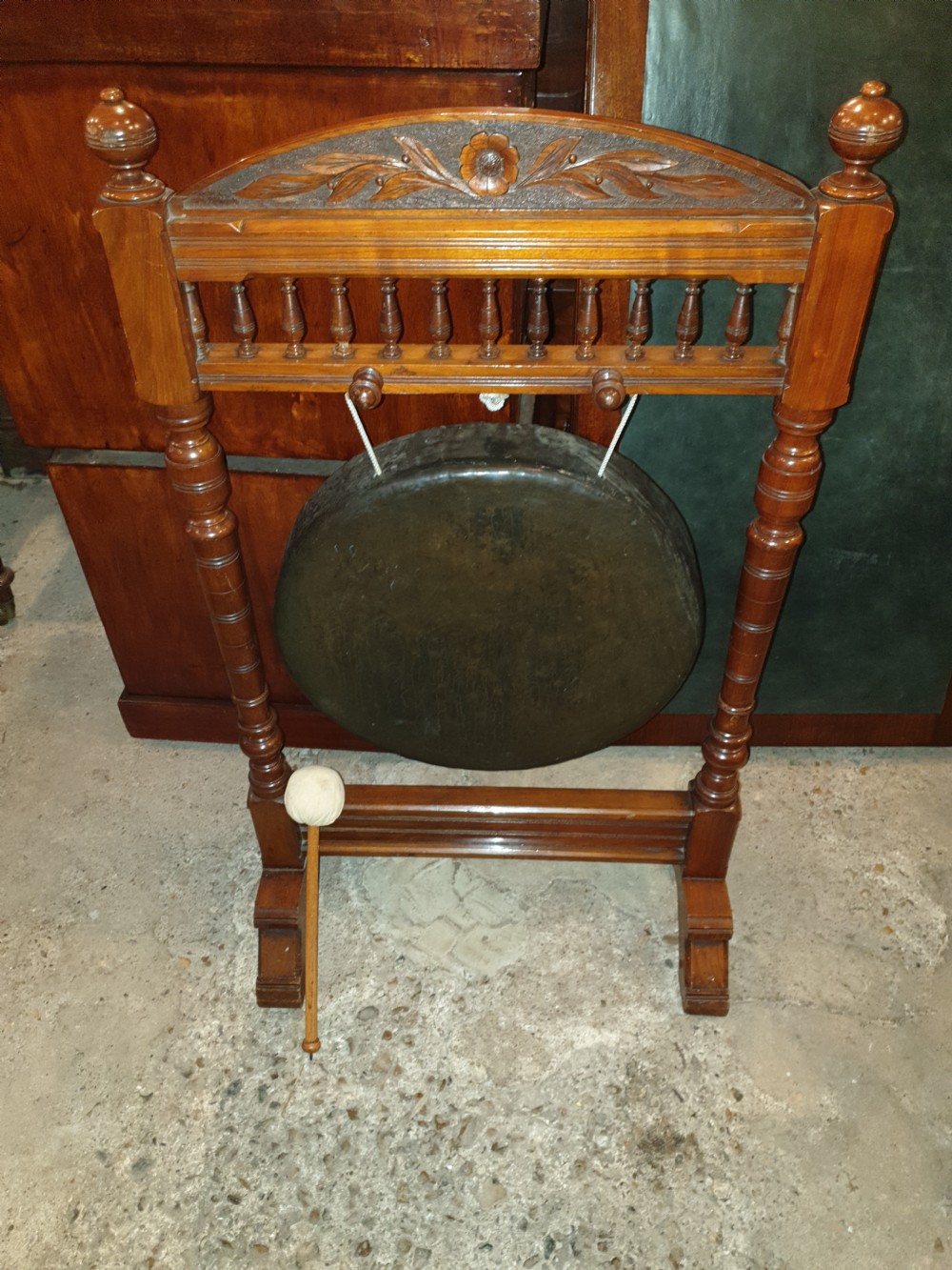 Late Victorian dinner gong