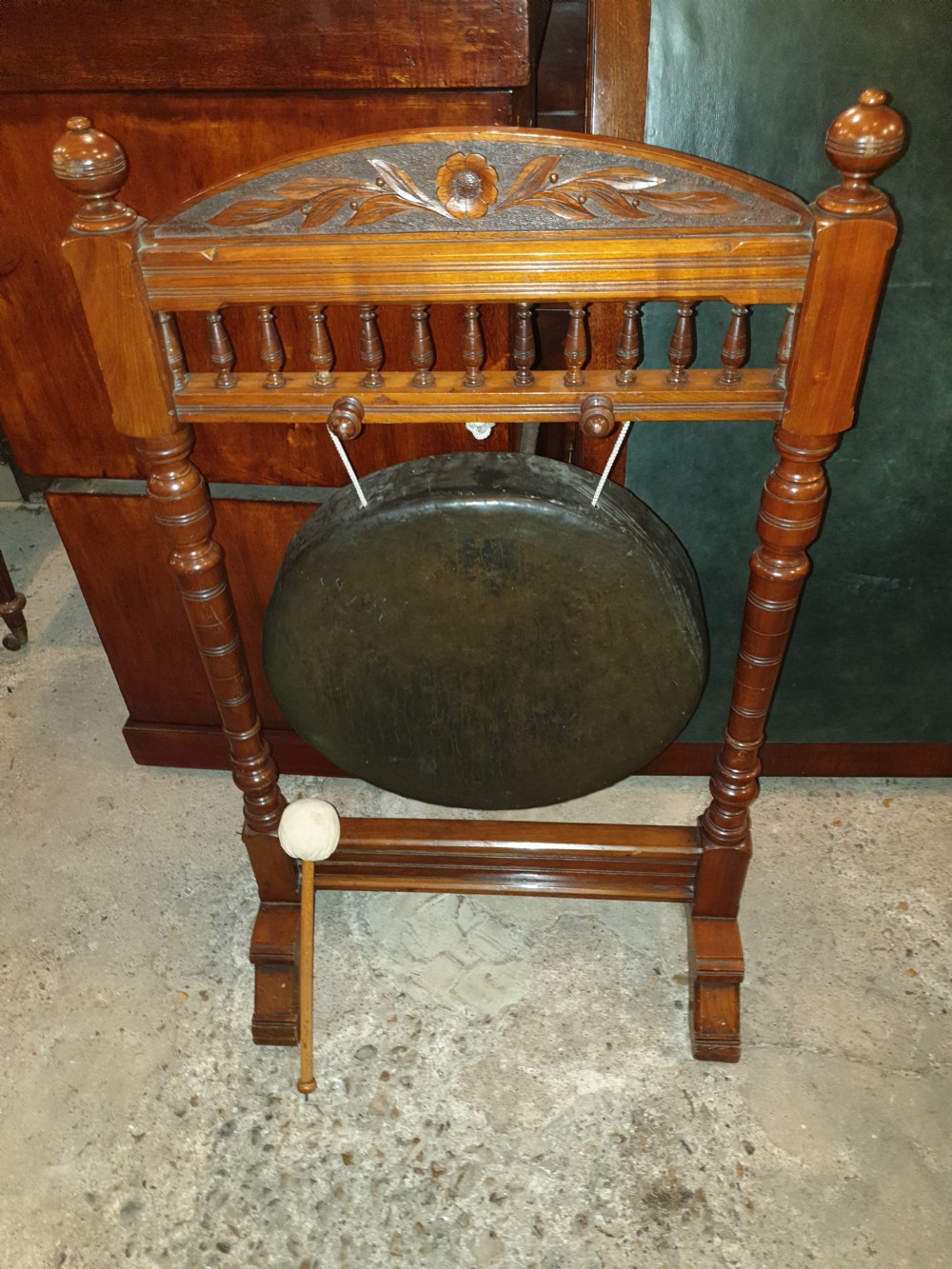 Late Victorian dinner gong View IV