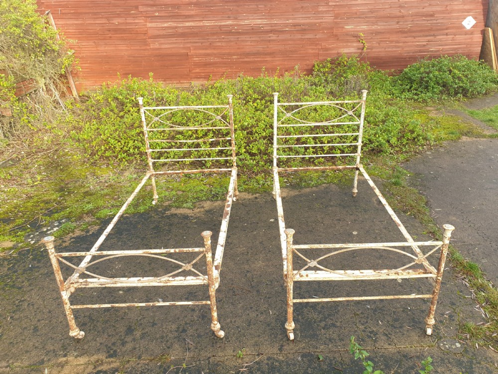 Pair of single beds 