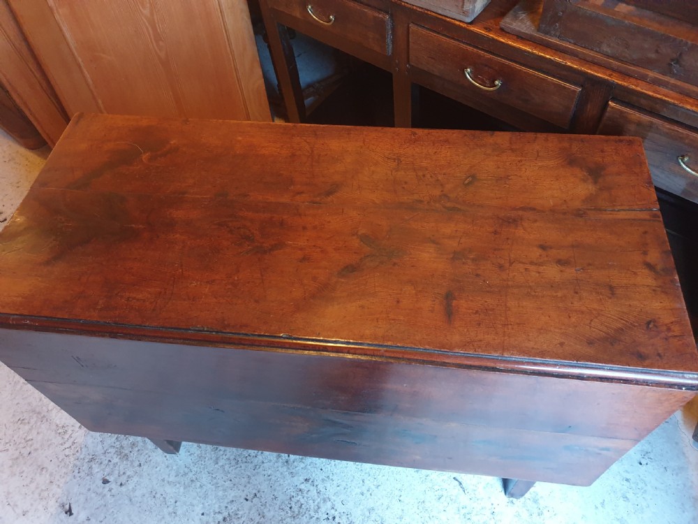 Early Victorian Scottish pitch pine drop cottage dining table  View III
