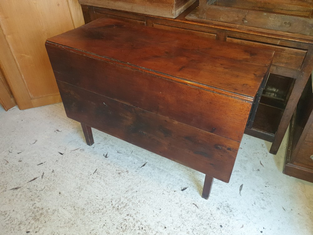 Early Victorian Scottish pitch pine drop cottage dining table 