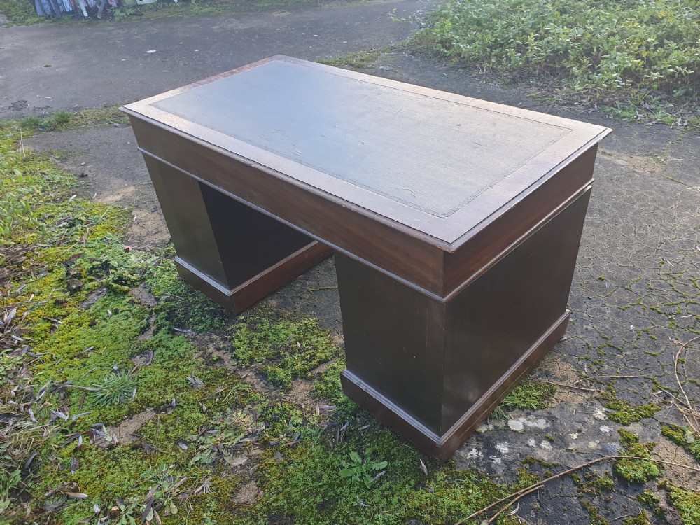 Edwardian mahogany kneehole pedestal desk  View II