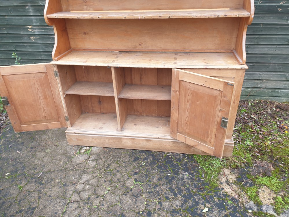 19th century pine farmhouse dresser  View IV