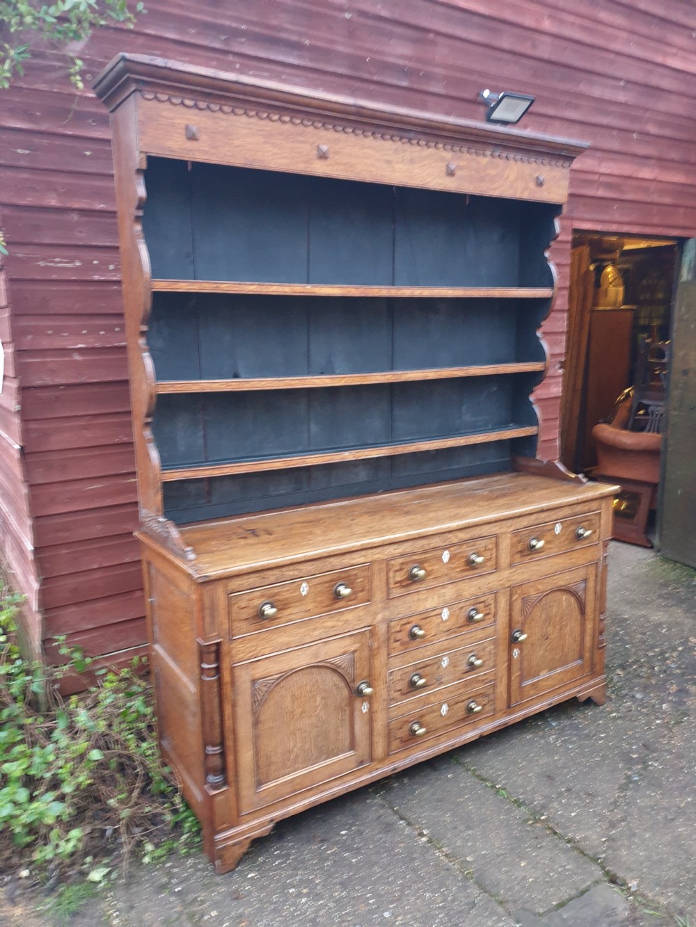 Early 19th century oak dresser with rack View V
