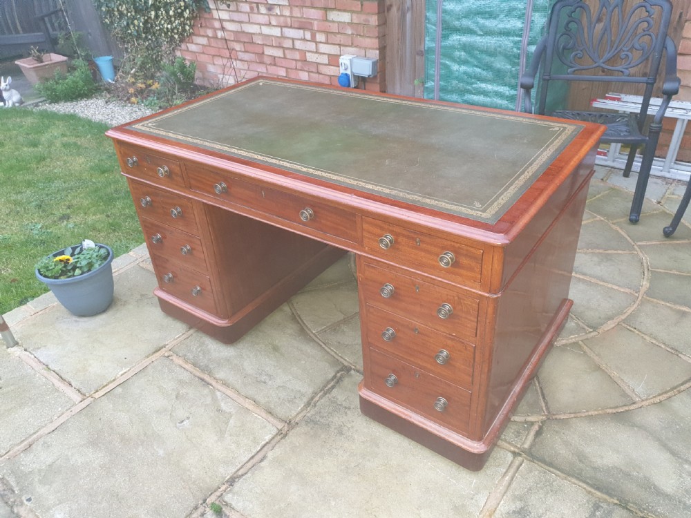 Victorian mahogany kneehole pedestal desk 