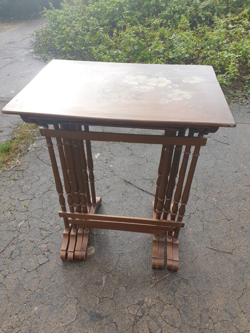 Nest of 4 decorated tables View IV