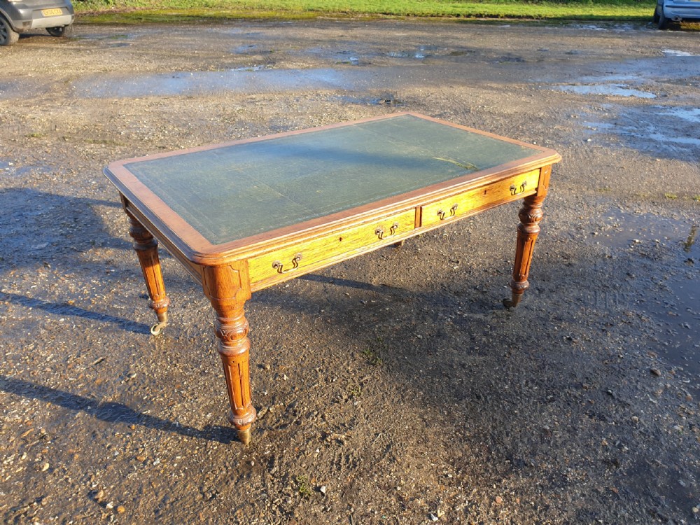 Large late Victorian oak 2 drawer writing table. 