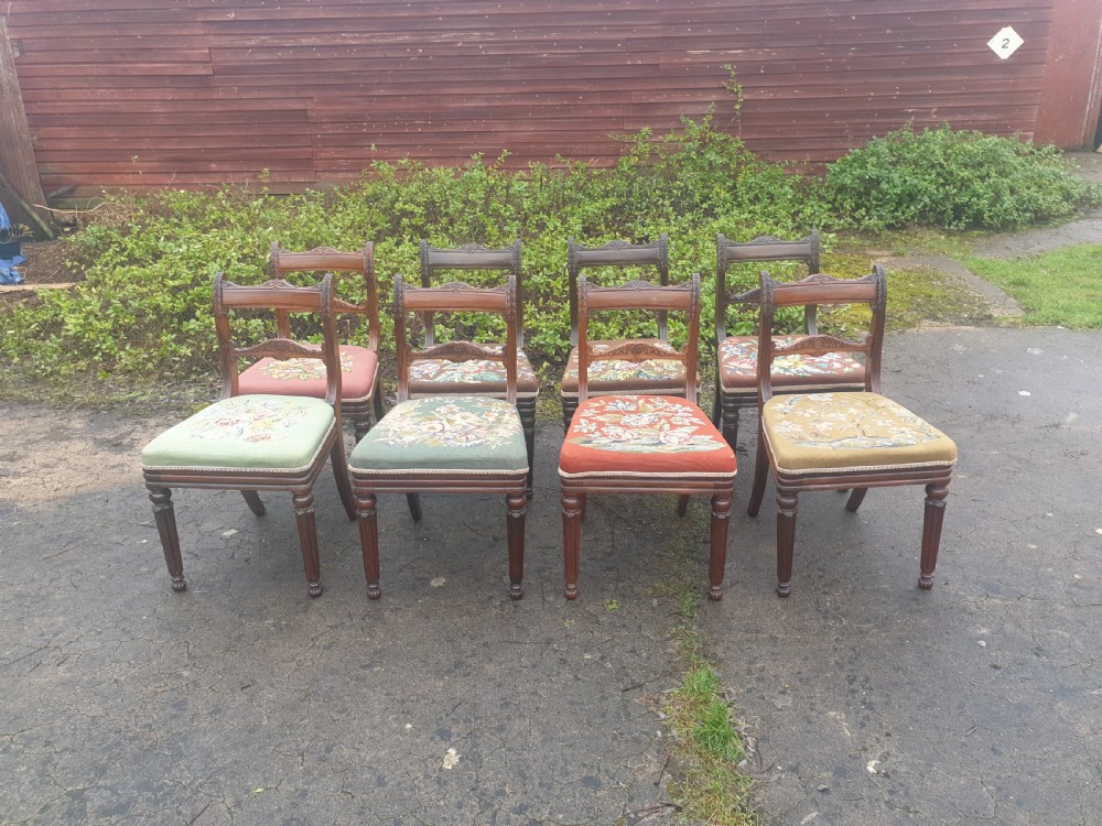 Set of 8 dining chairs 