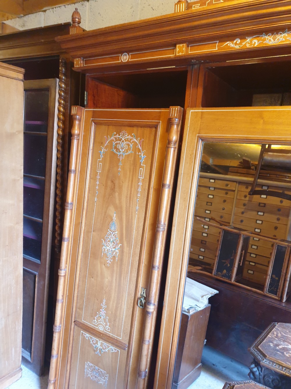 Good quality triple wardrobe with original decoration  View IV