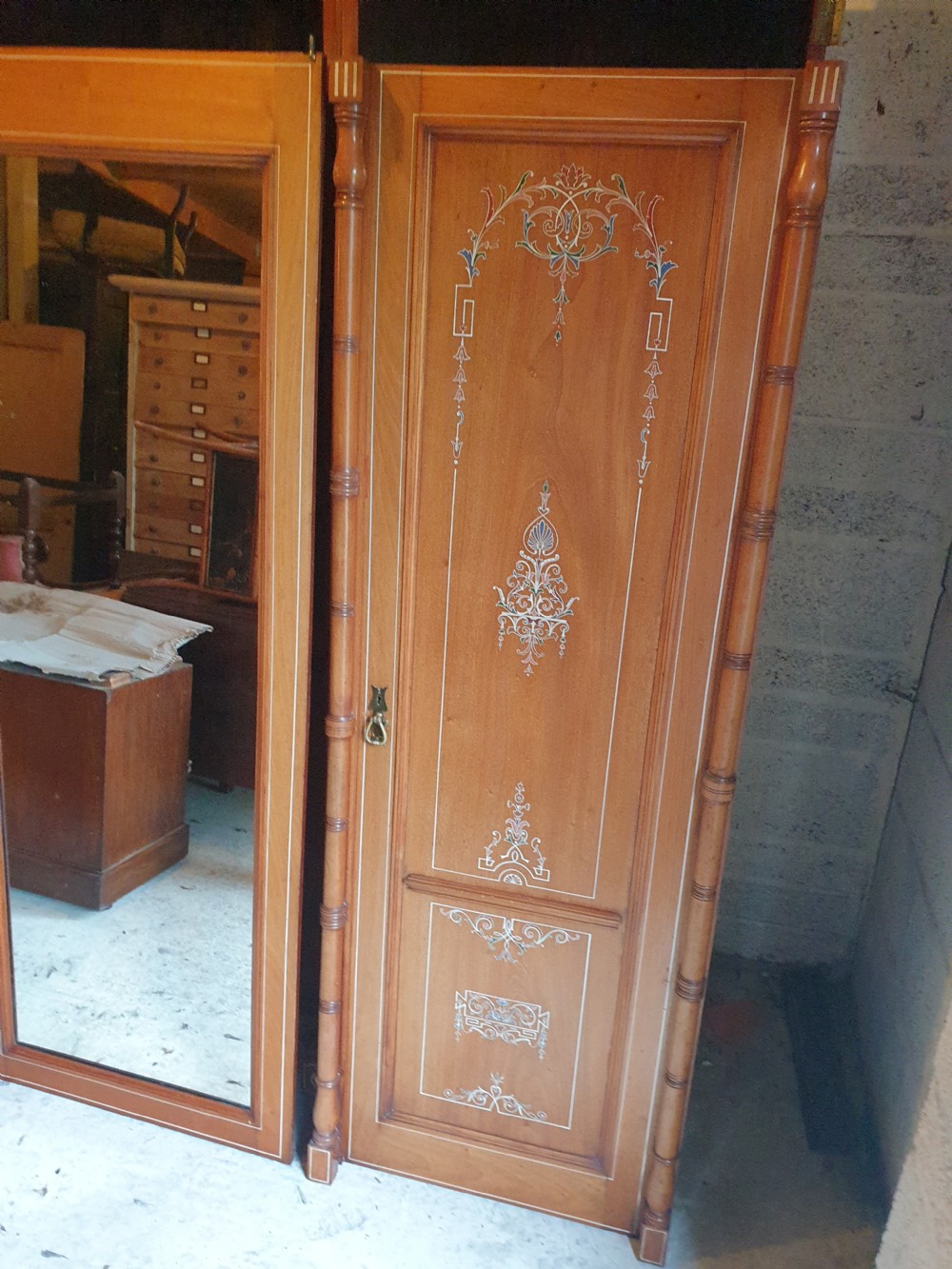 Good quality triple wardrobe with original decoration  View V