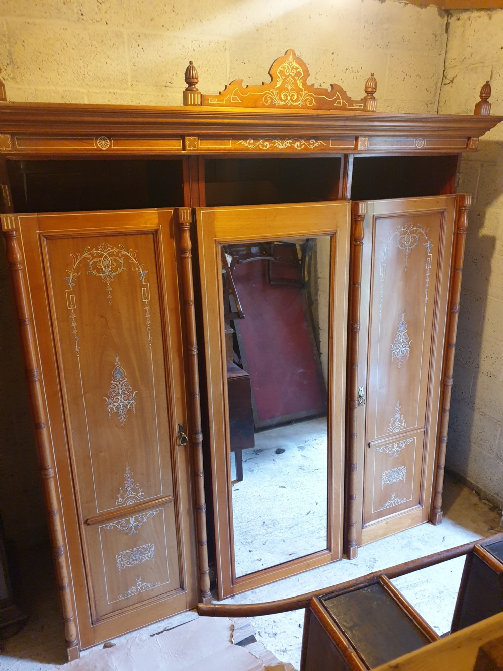 Good quality triple wardrobe with original decoration  View VI