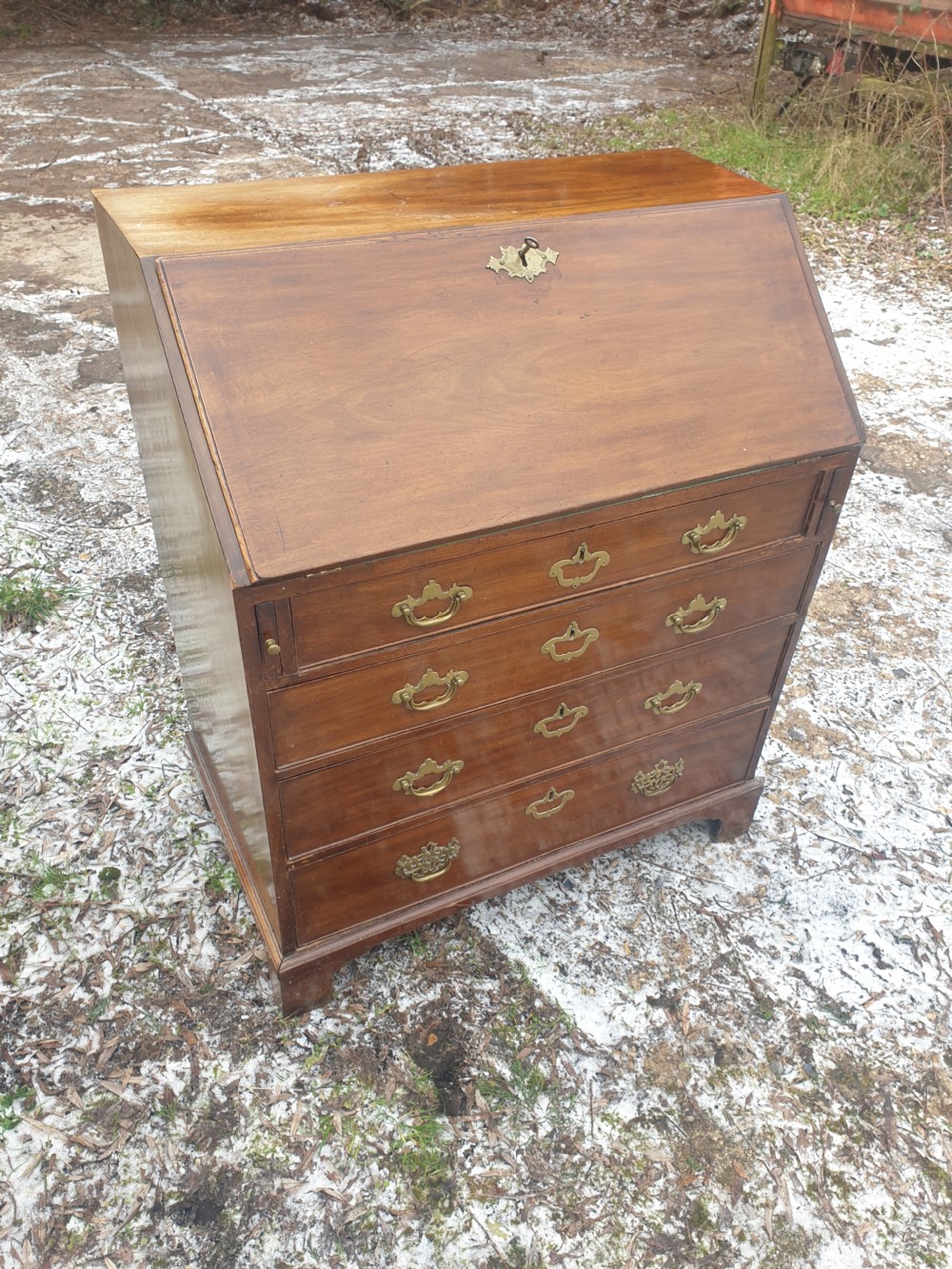 Small 18th century bureau.  View VII