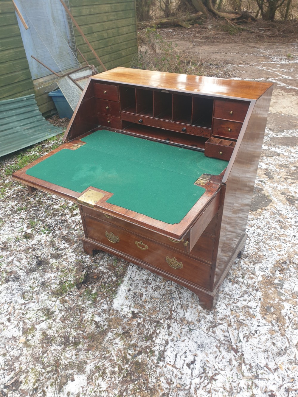 Small 18th century bureau.  View VIII
