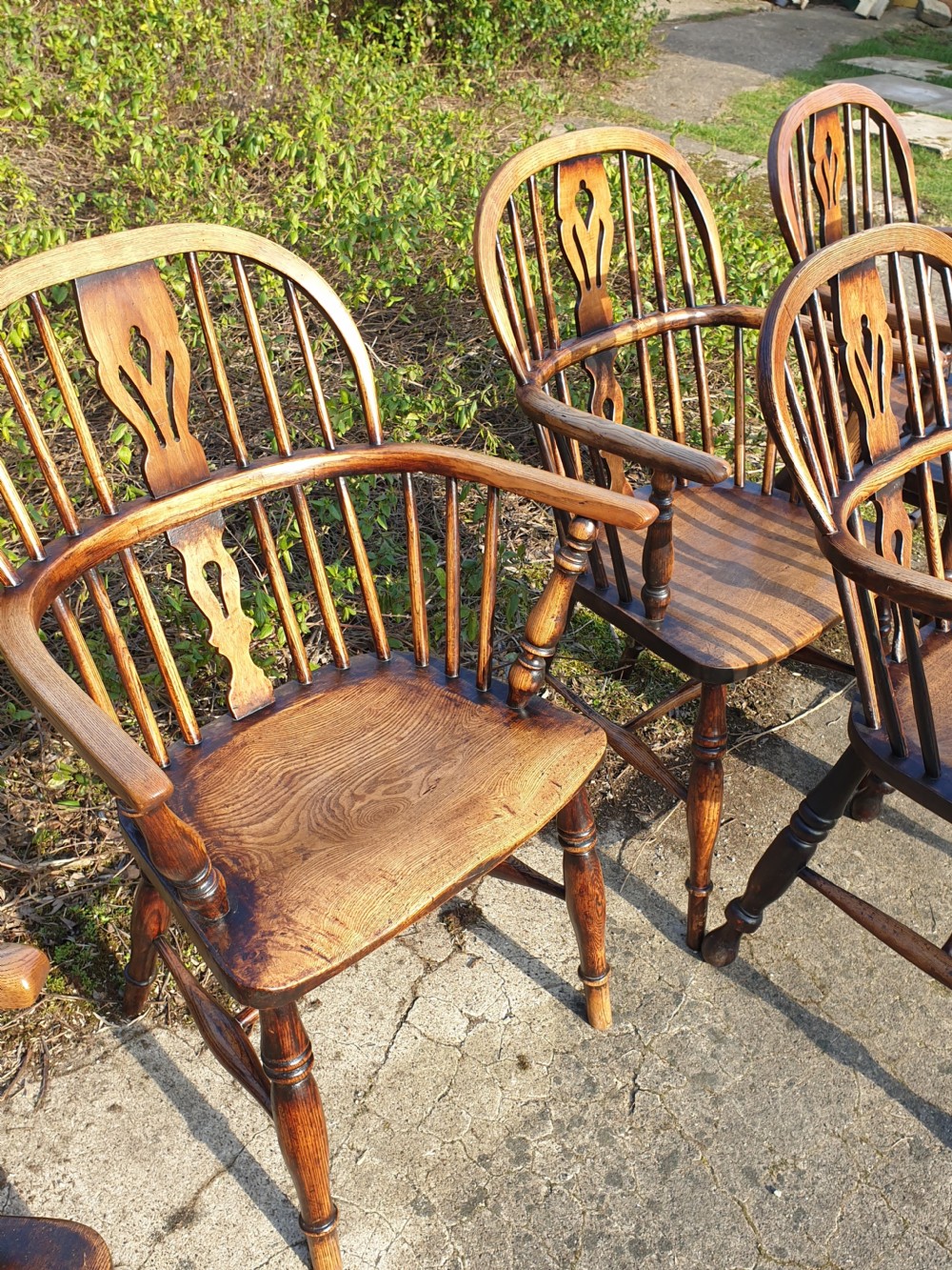 Harlequin set of 6 19th century Windsor armchairs  View VII