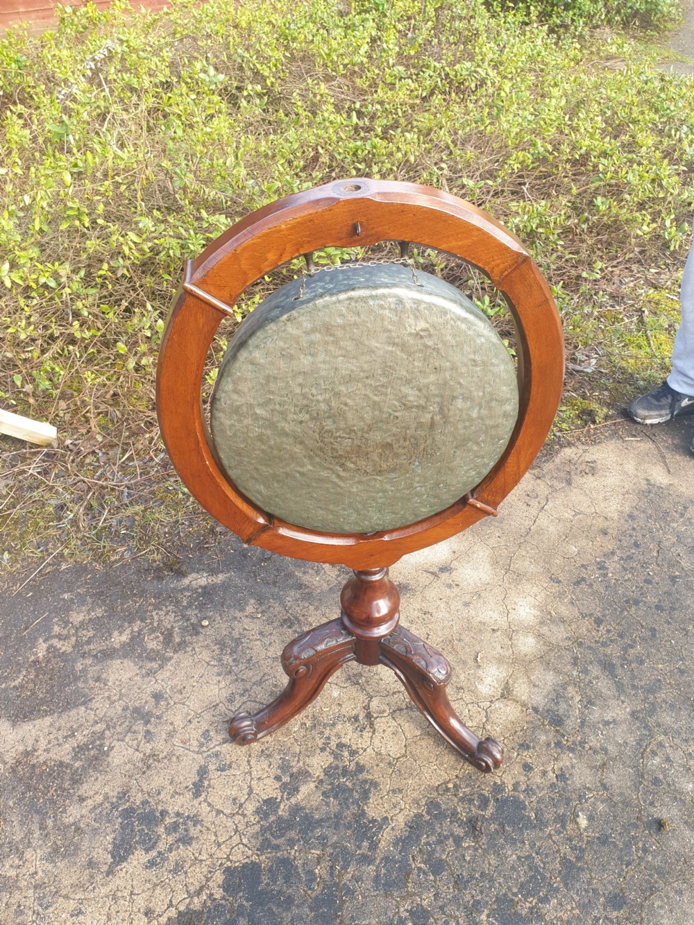 Late Victorian oak dinner gong 