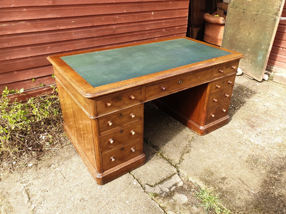 Good sized Victorian mahogany pedestal desk.