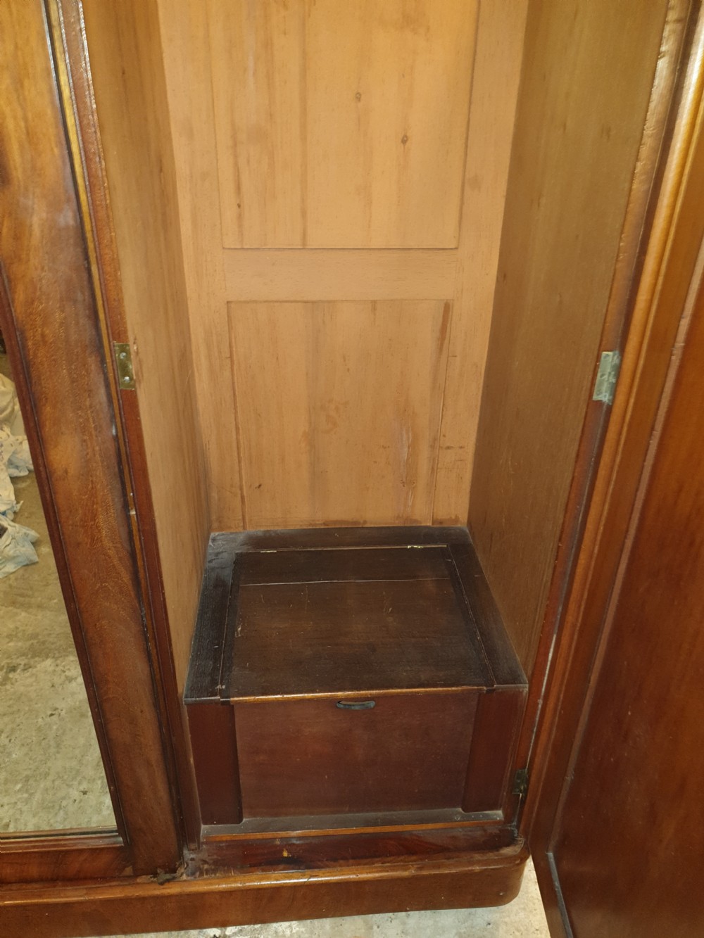 Mid Victorian mahogany 3 door wardrobe. View III
