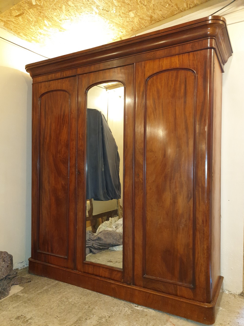 Mid Victorian mahogany 3 door wardrobe. View VII