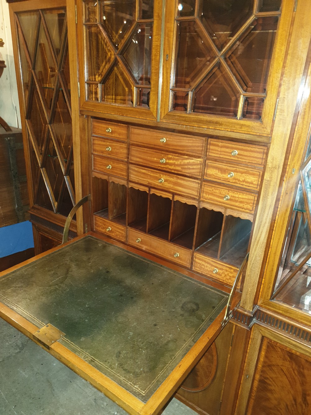 Good quality Edwardian inlaid mahogany secretaire cabinet  View II