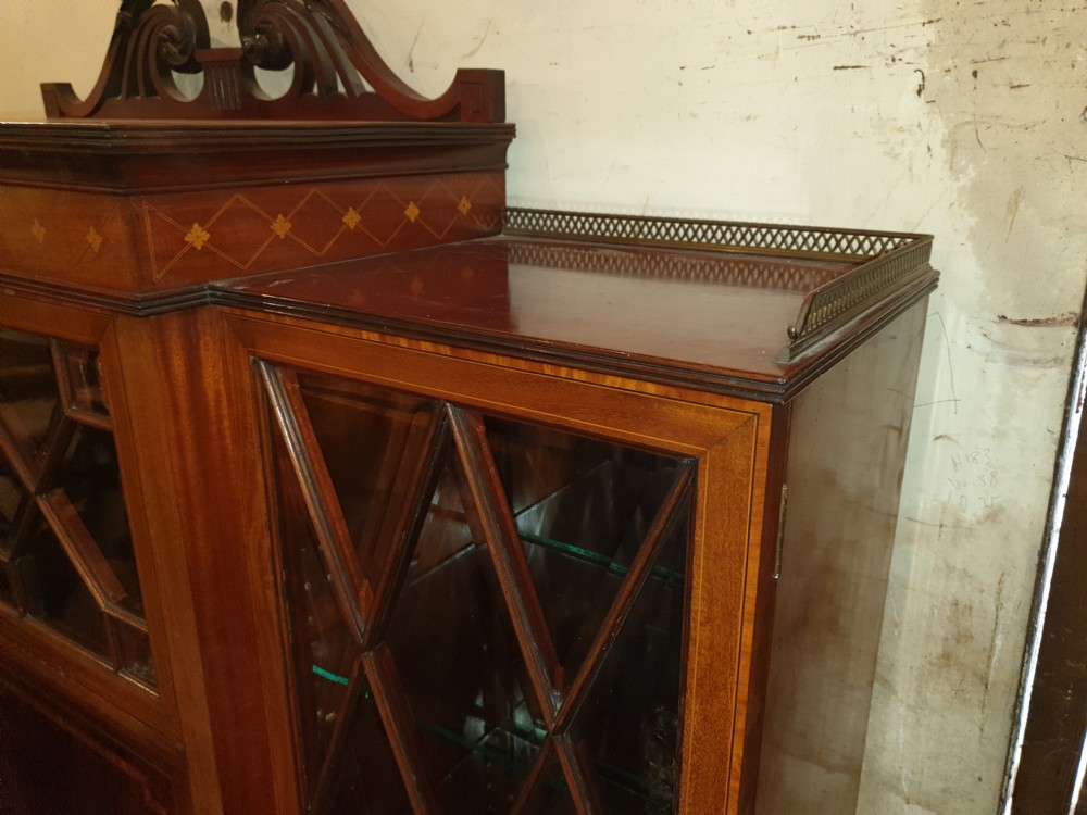 Good quality Edwardian inlaid mahogany secretaire cabinet  View VII