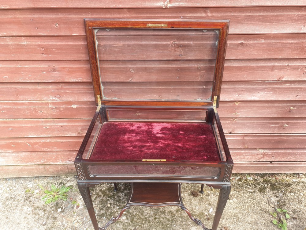 Edwardian mahogany bijouterie display table  View II