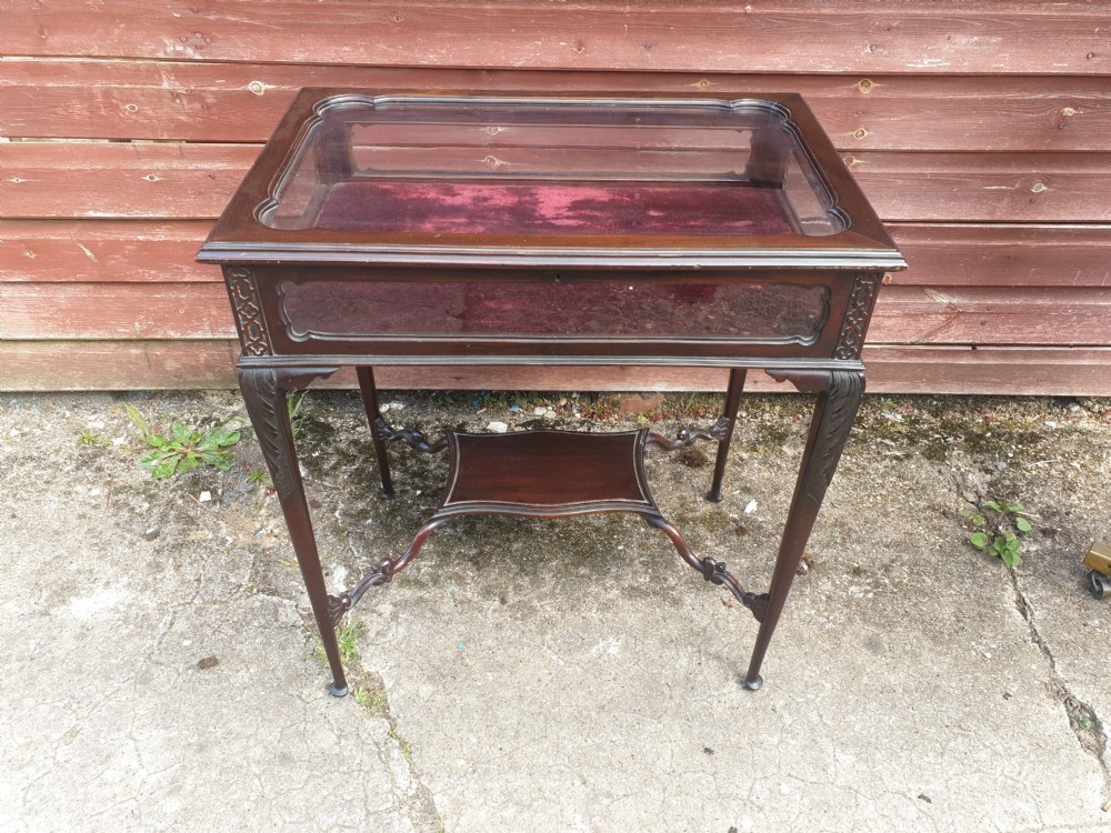 Edwardian mahogany bijouterie display table  View III