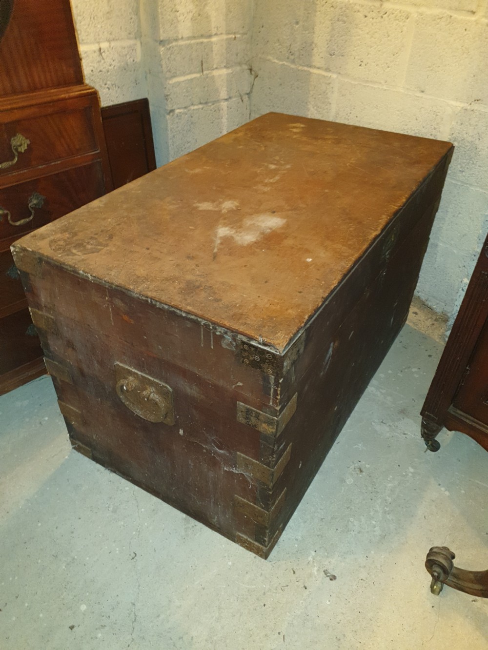 Very large 19th century Campaign travelling trunk View VI