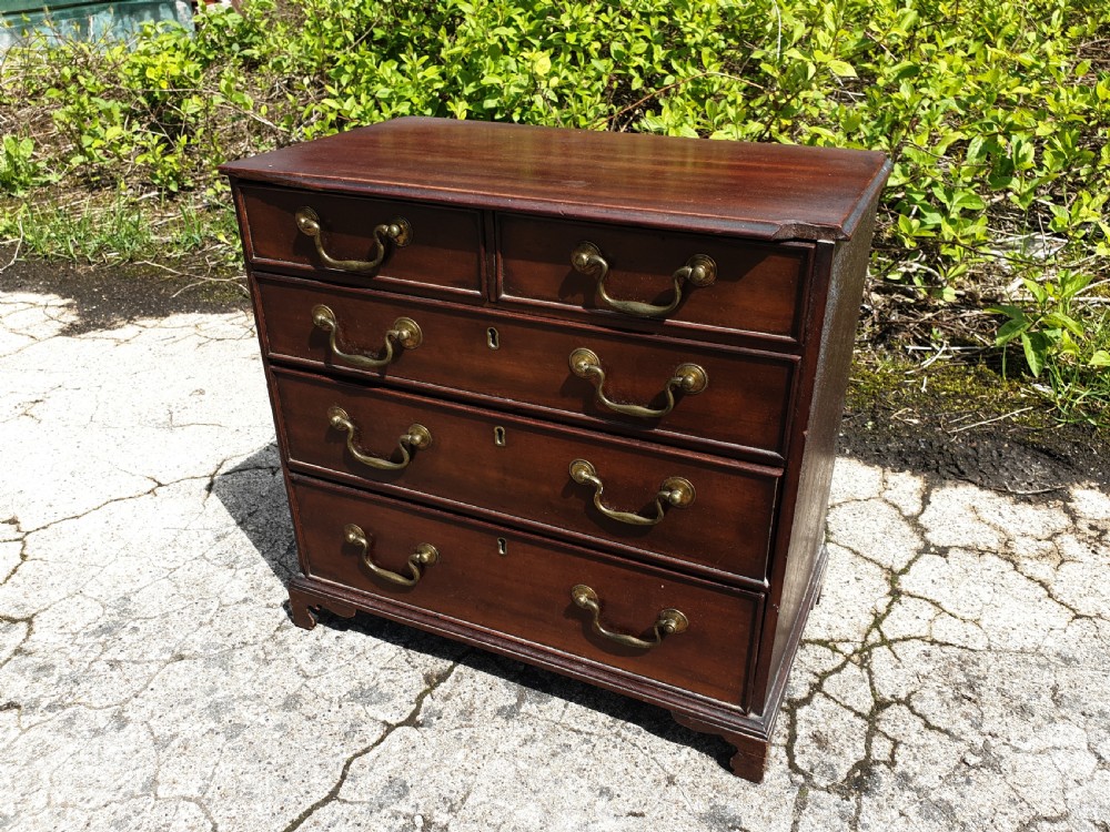 Mahogany apprentice chest of drawers View II